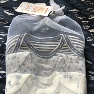 Carter’s gift set of four 6 mo onesies - NWT!